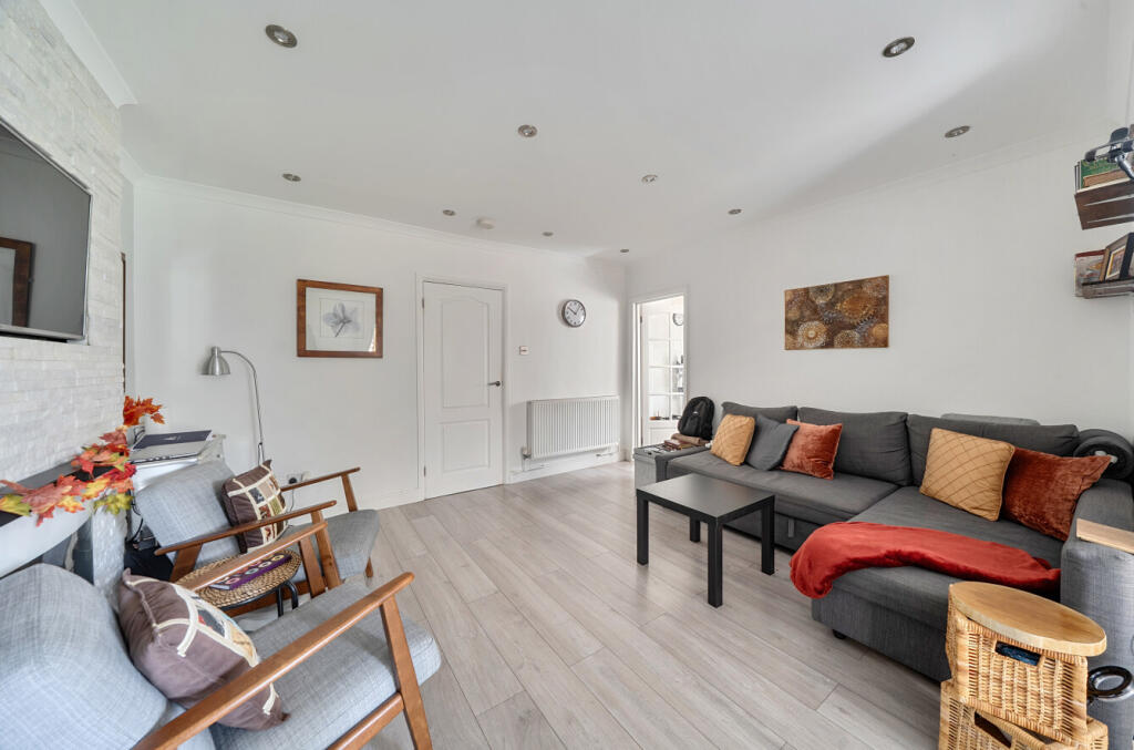 House in Luton - View 4