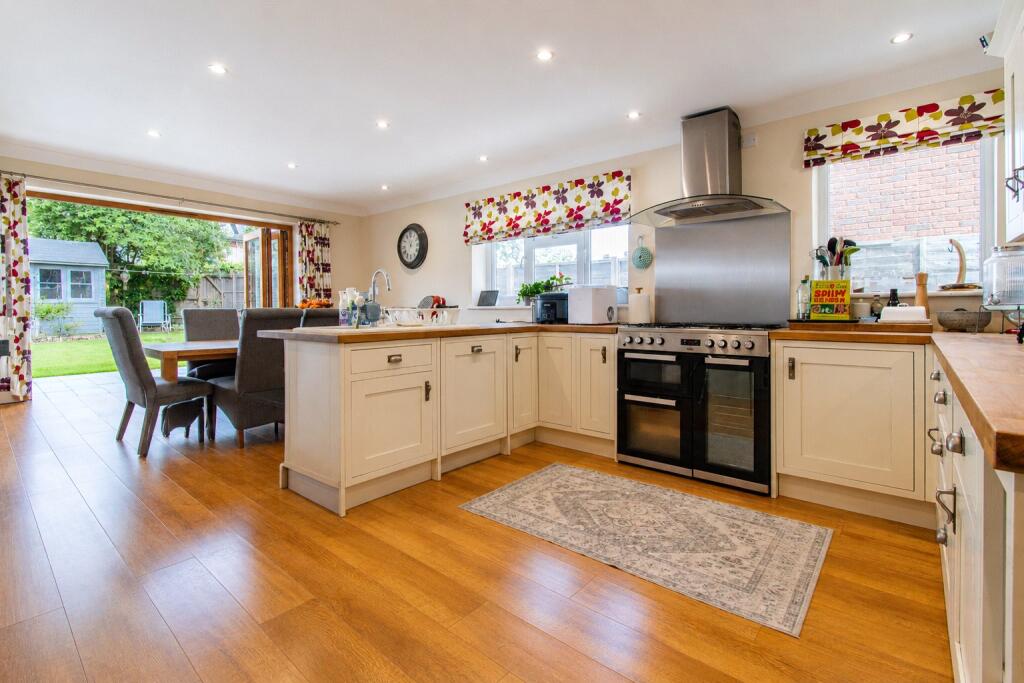 Craven Road, Newbury, Berkshire, RG14 photo 2
