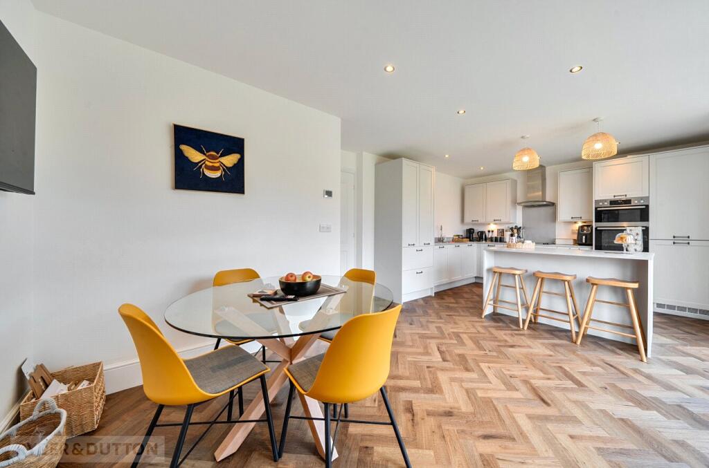 House in Oldham, Shaw and Crompton - More