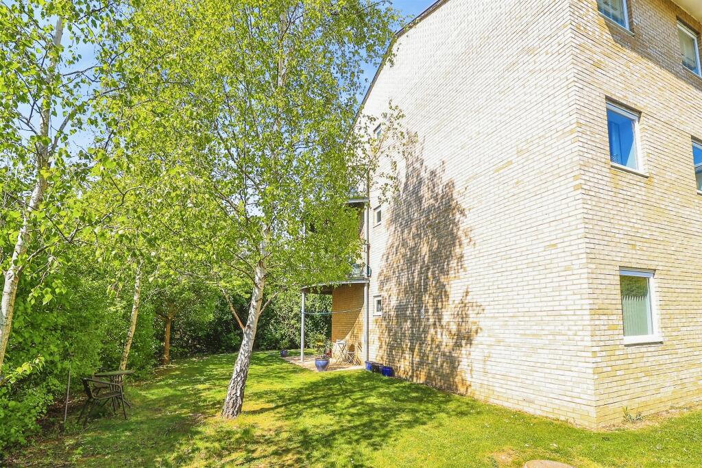 Apartment in Milton Keynes - More