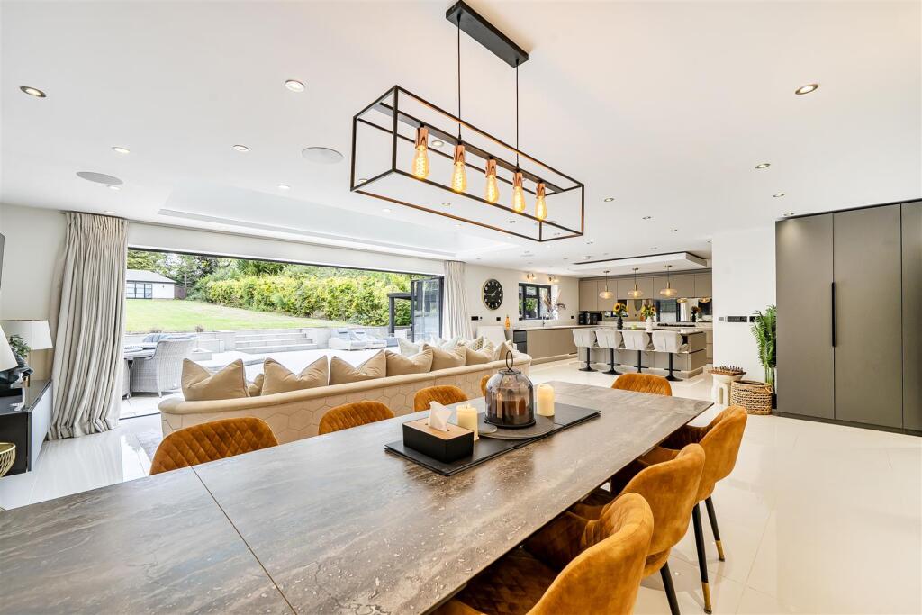 House in Sutton - View 2