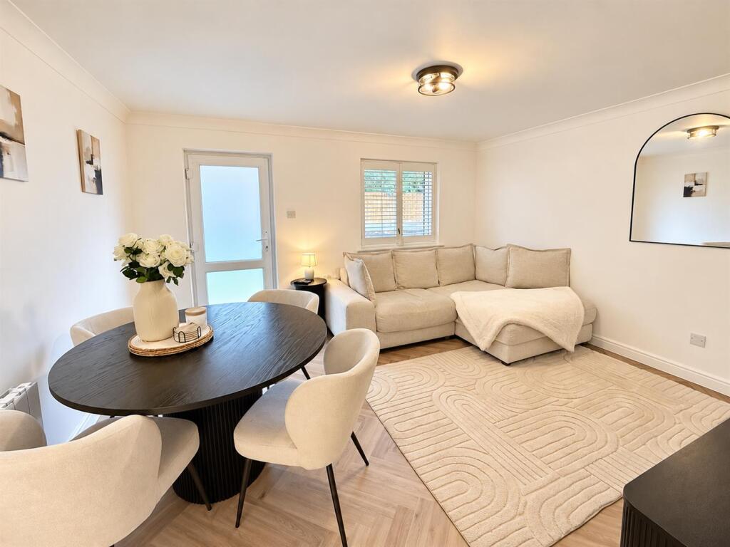 Apartment in Brentwood, Shenfield - View 4