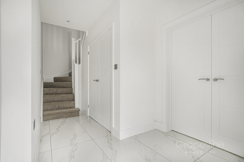 House in Slough - View 5