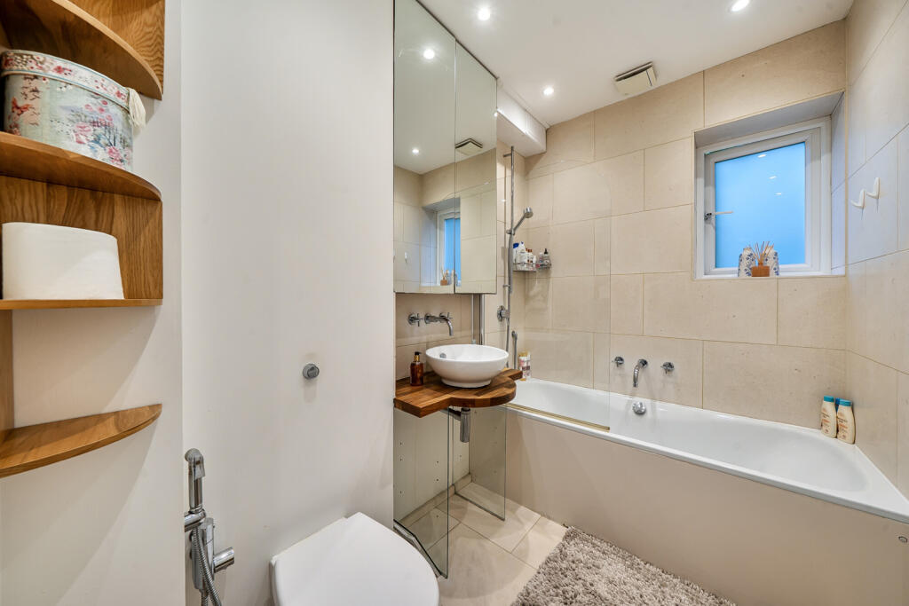 Apartment in London - View 5