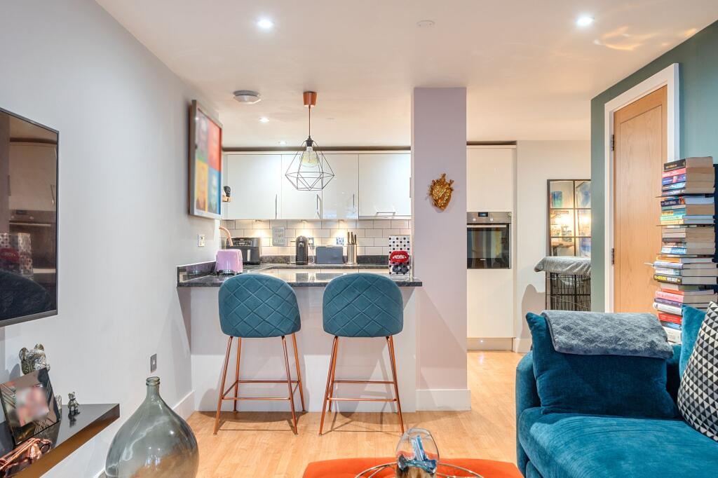 Apartment in London, Royal Borough of Kingston upon Thames - View 4