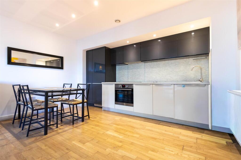 Apartment in London, Twyford - View 4