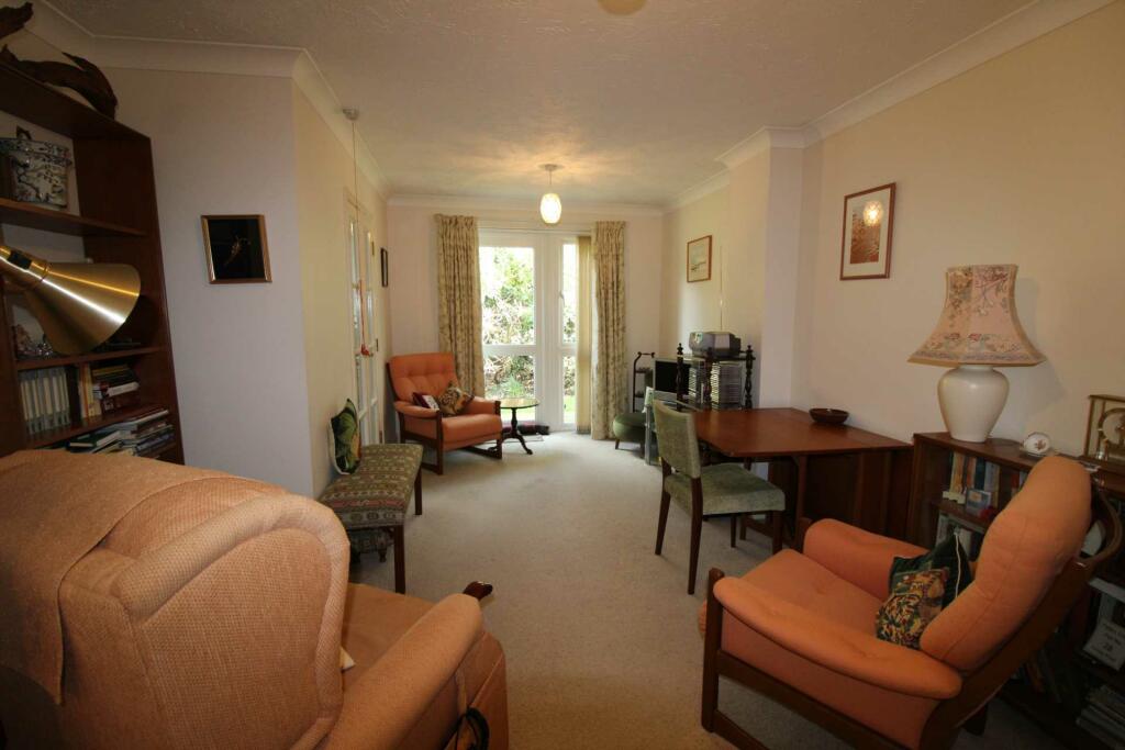 Apartment in Hertsmere, Hertfordshire - View 3