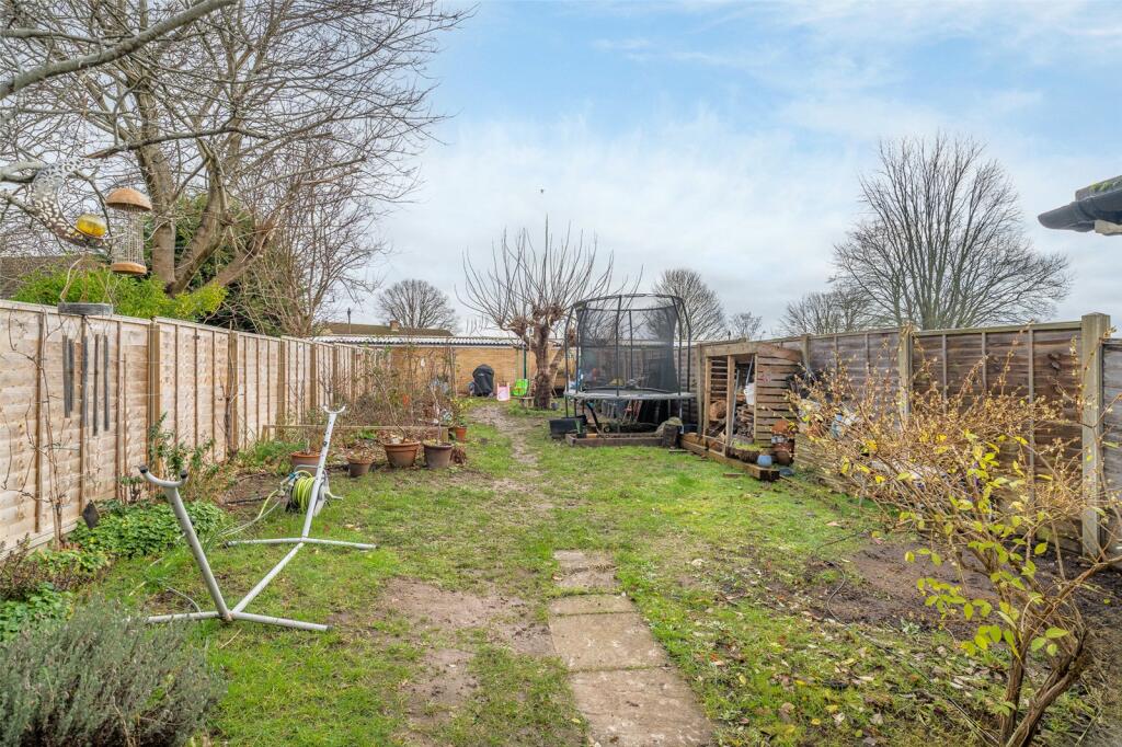 Longwater Road, Finchampstead, Wokingham, Berkshire, RG40 - More