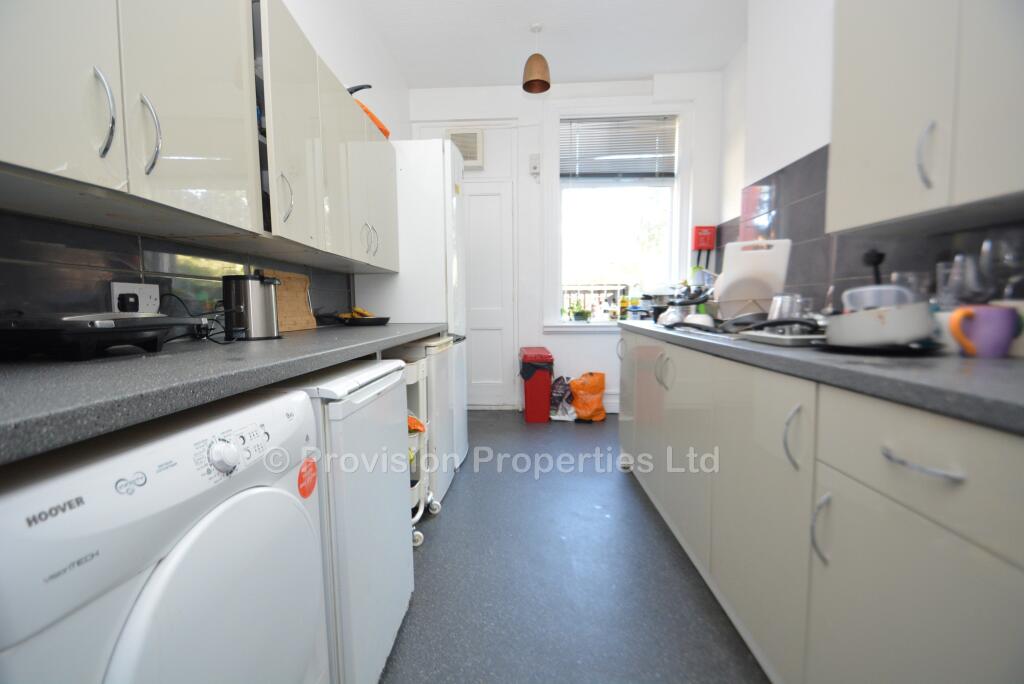 8 bedroom terraced house for rent