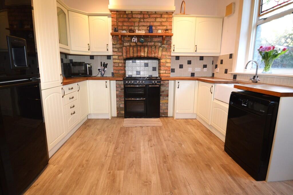 Tormount Road, London photo 3