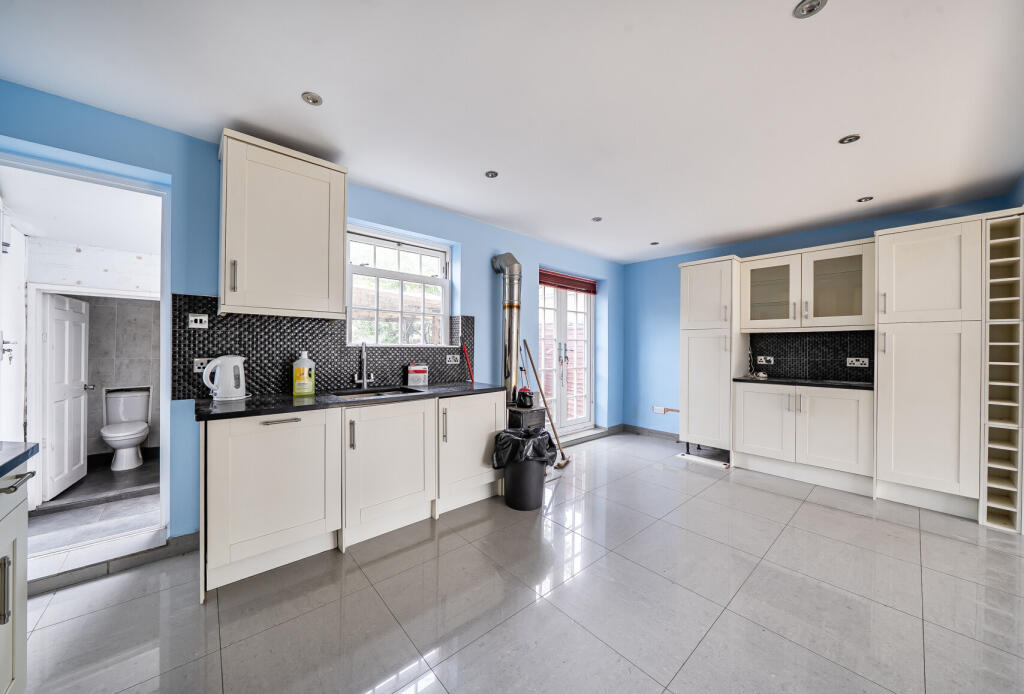 House in London - View 2