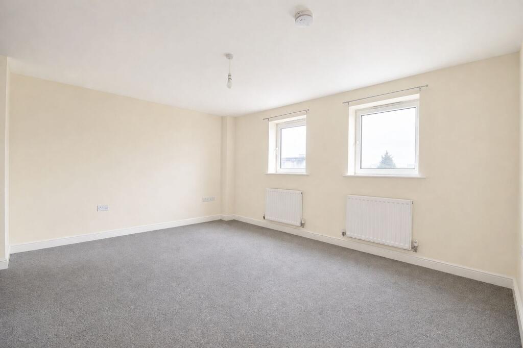 Apartment in East Staffordshire, Shobnall - View 4