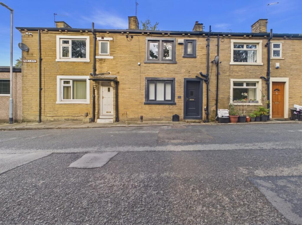 2-bed terraced on Old Lane, Halifax, West Yorkshire, HX3, £130,000