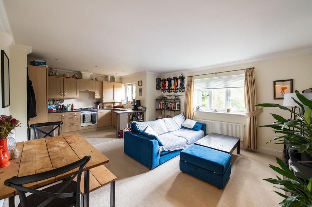 Apartment in Redhill - View 2