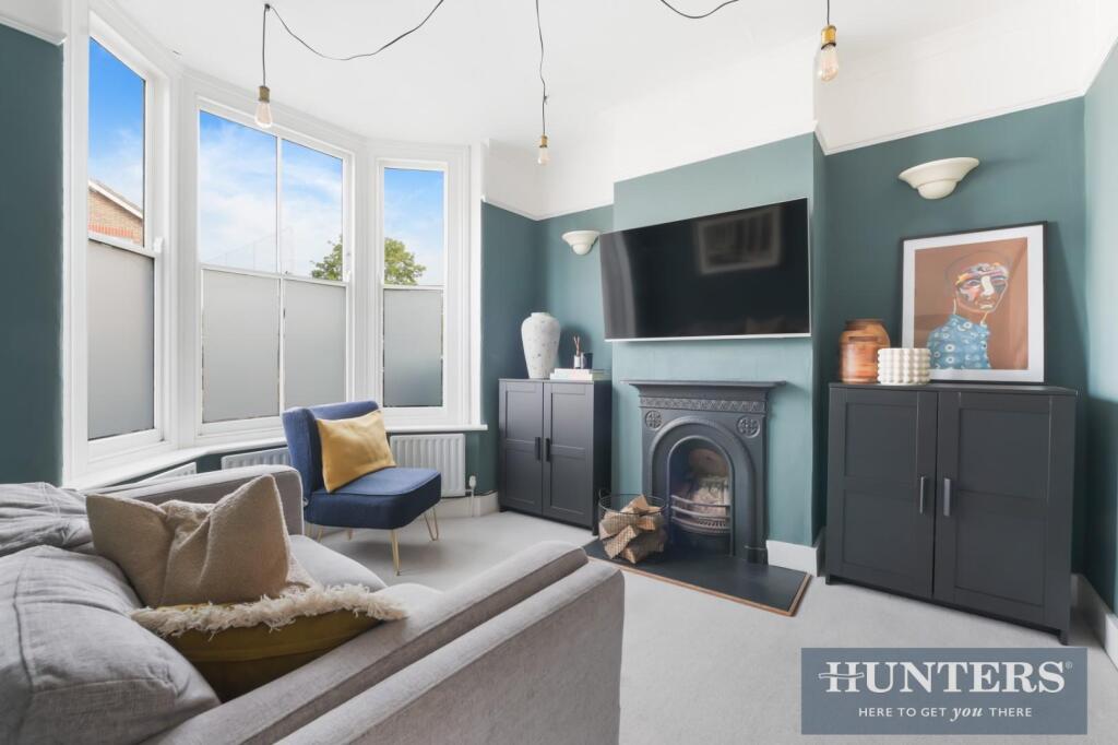 House in Worcester Park, The Hamptons - View 4