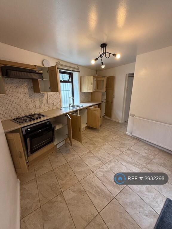 House in Bradford - View 4