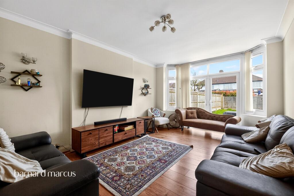 House in London, Royal Borough of Kingston upon Thames - View 2