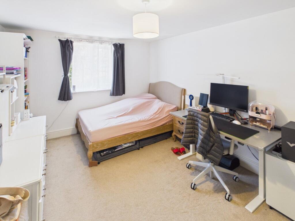 House in Chalfont St Peter, The Grange - View 5