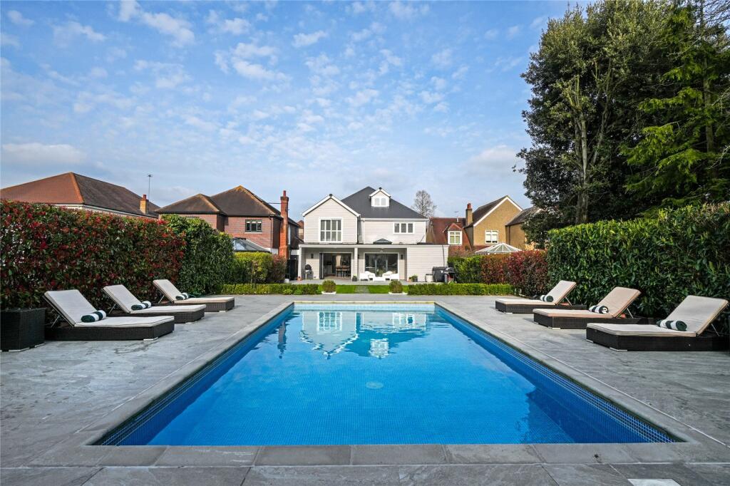 Main image of property: The Crescent, Loughton, Essex, IG10