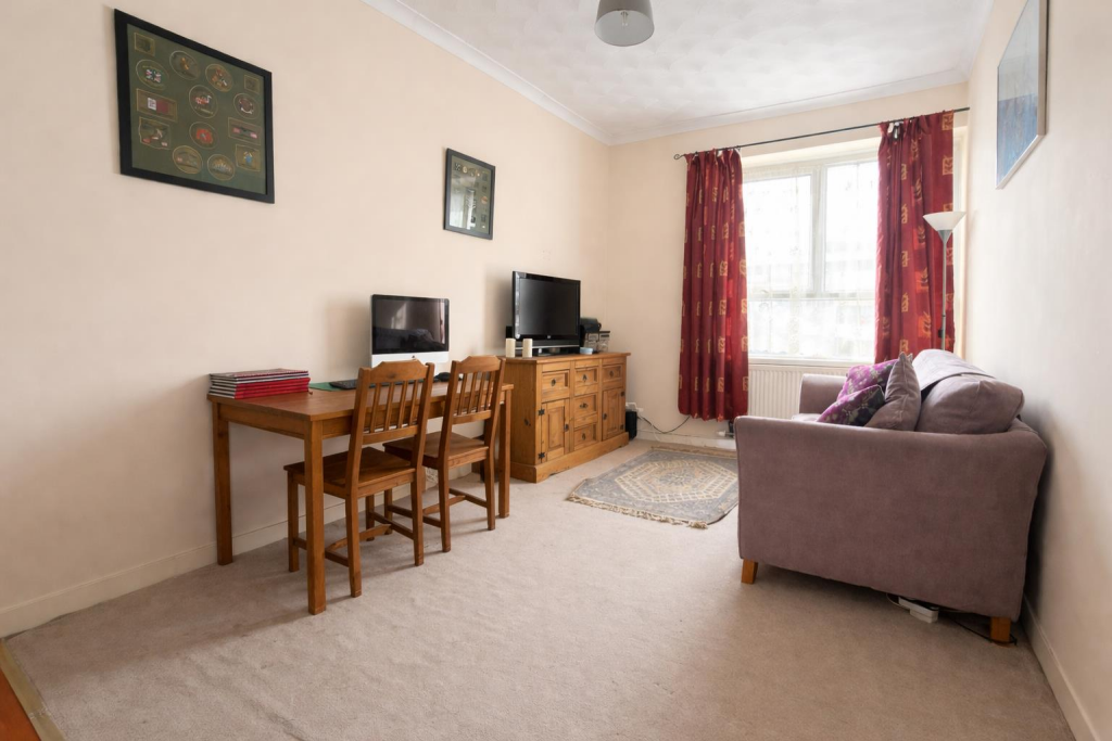 Apartment in Aberdare, Gadlys - View 3