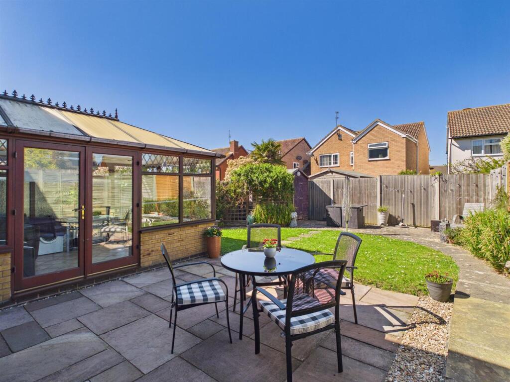 Foxleigh Crescent, Longlevens, Gloucester - View 4