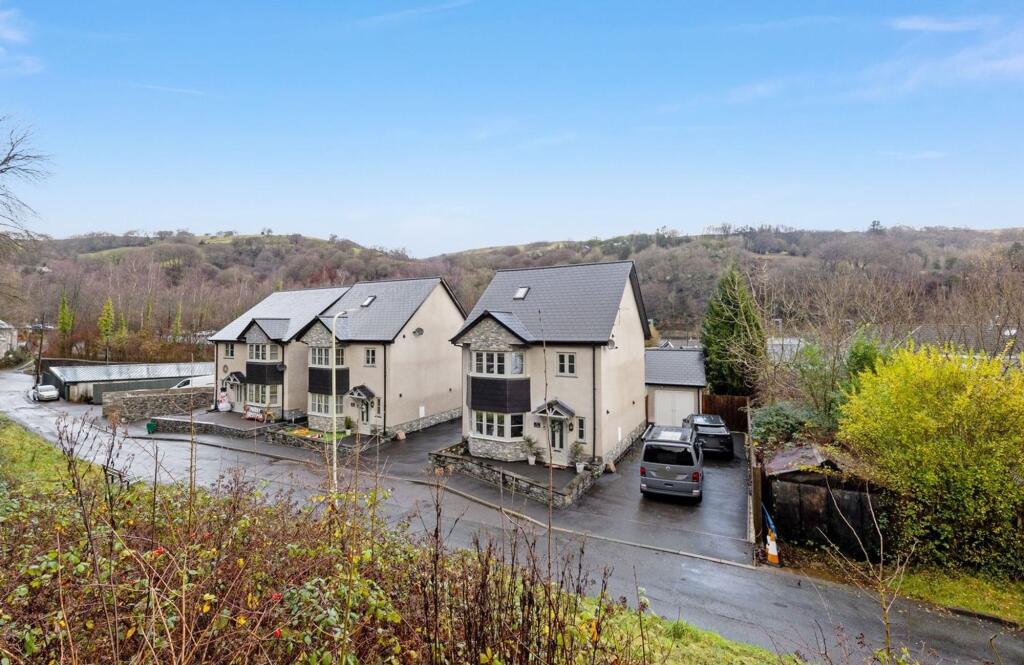 Main image of property: Ael-Y-Bryn, Trehafod, CF37