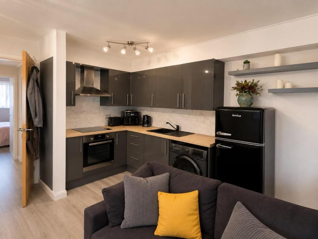 Apartment in Harrow - View 3