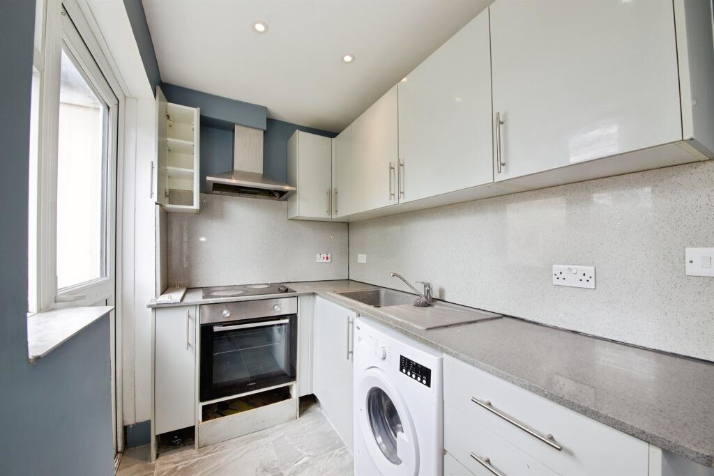 House in London - View 2