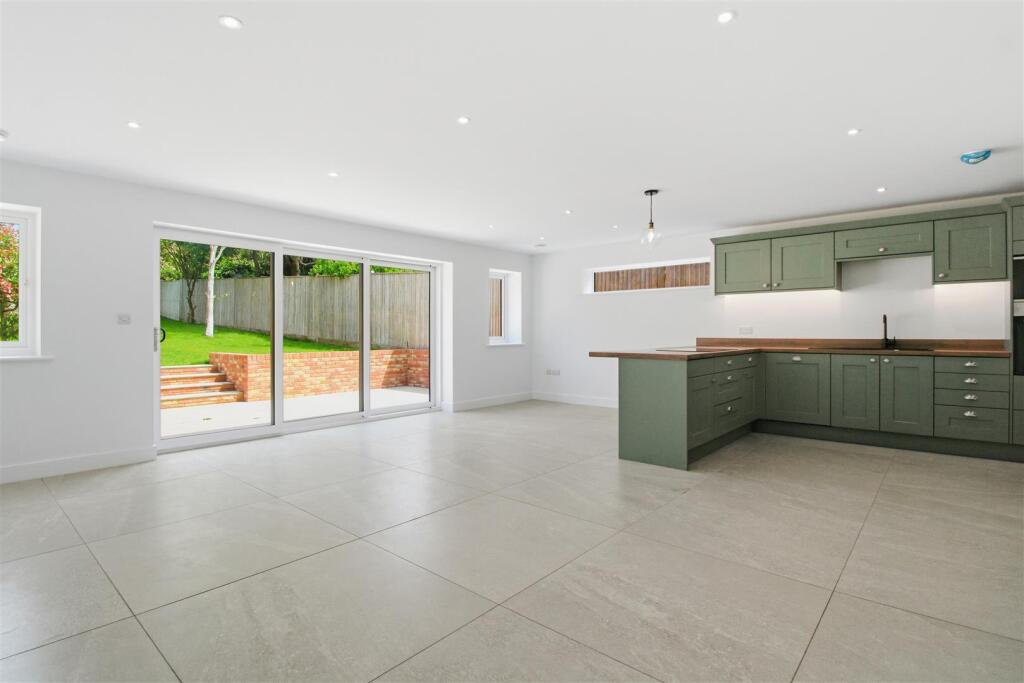 Heathfield Road, Seaford photo 4