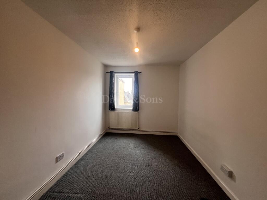 Apartment in Newport - More