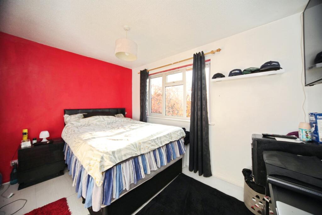 House in Luton - View 5