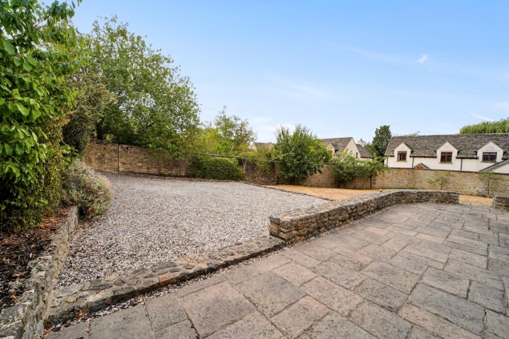 House in Swindon - View 5