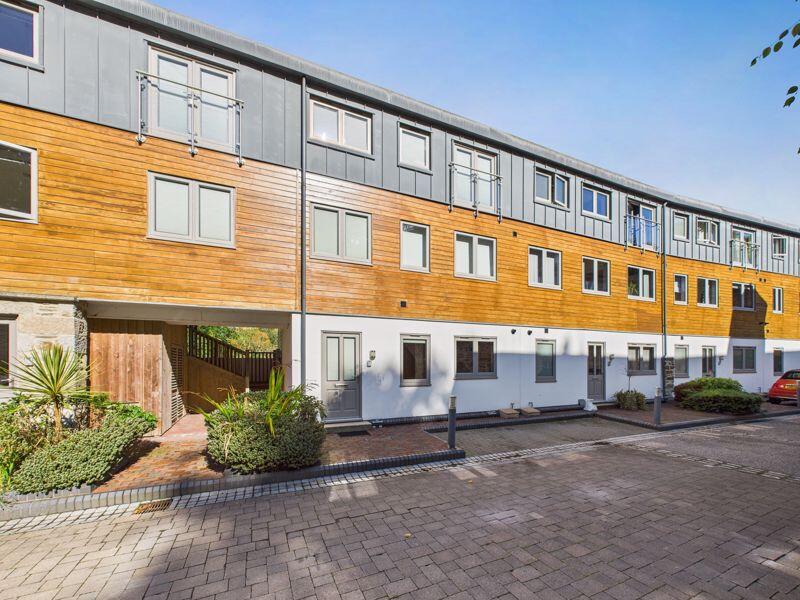 4-bed house on Perranarworthal, Truro - Beautifully presented, £400,000