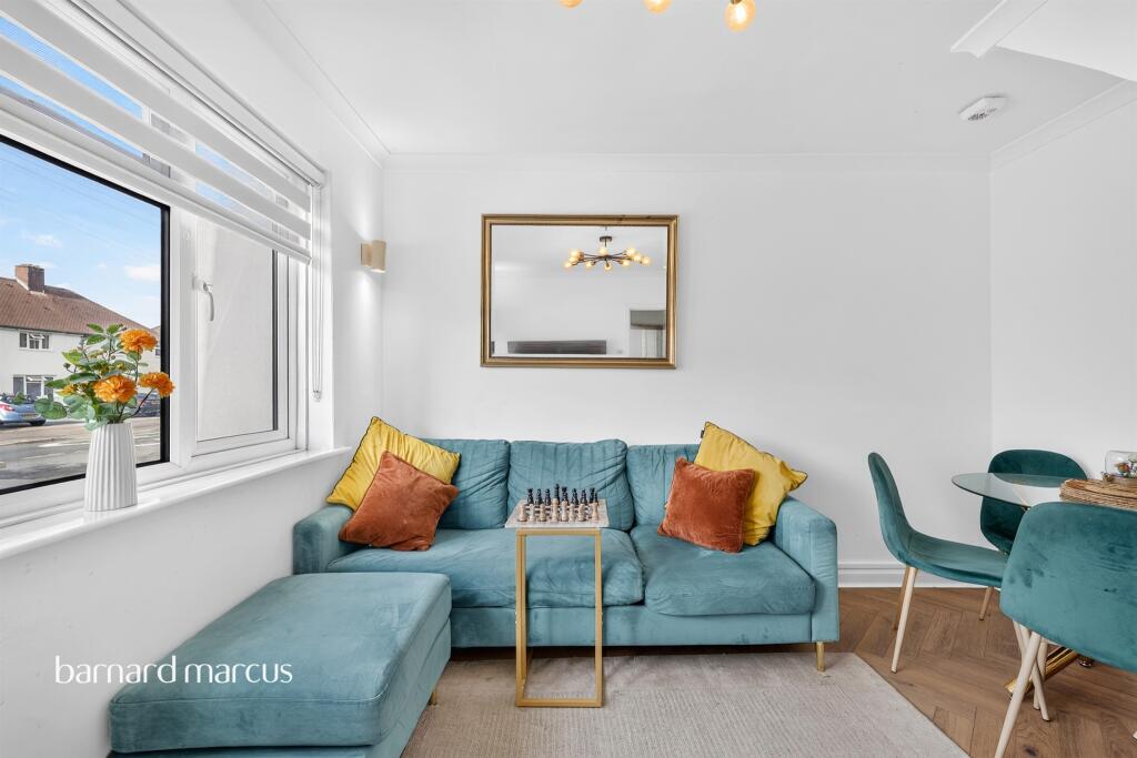 House in Worcester Park, The Hamptons - View 4