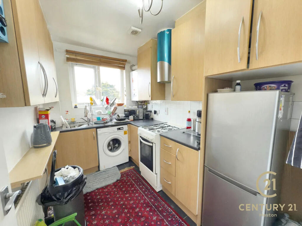 Apartment in Southall, Heston - View 5