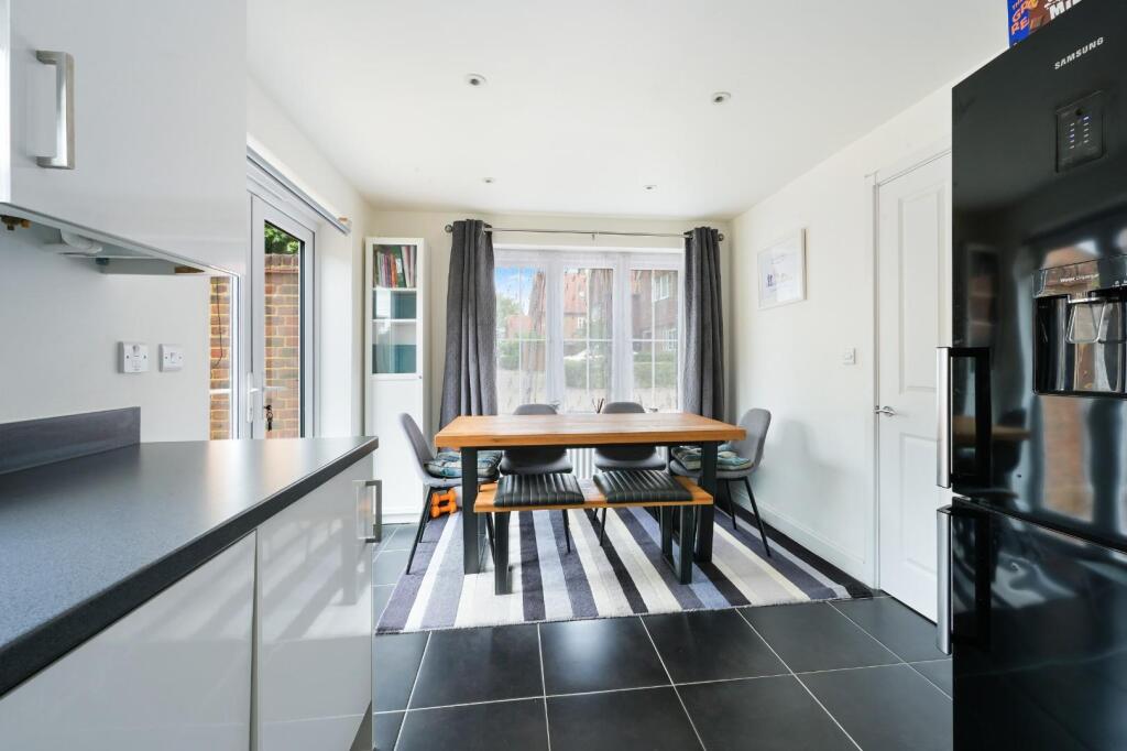 House in Tadworth, Tattenham Corner - View 3