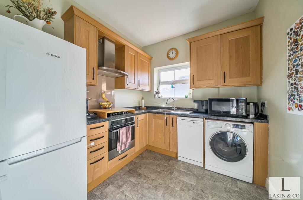 Harefield Road, Uxbridge, UB8 photo 4