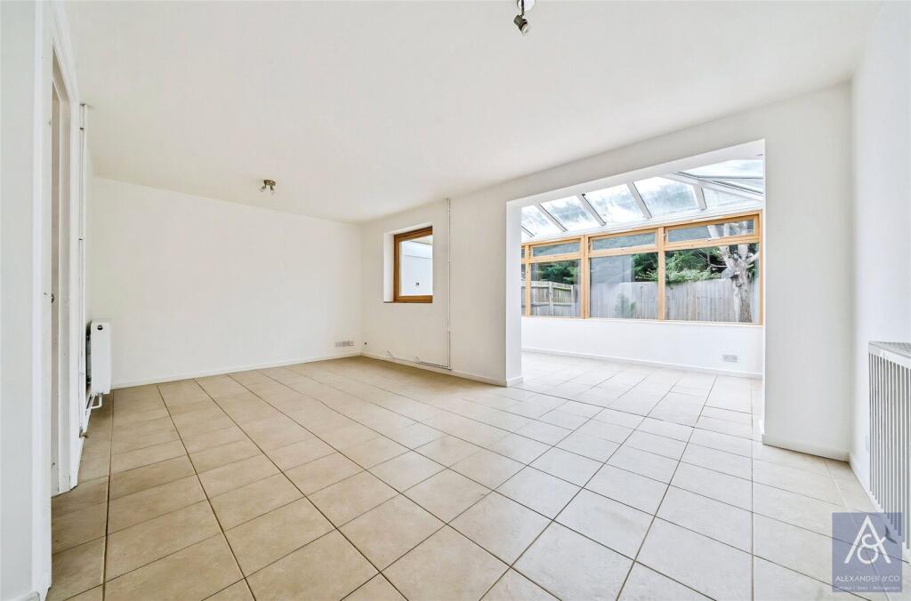 19, Hilltop Avenue photo 2