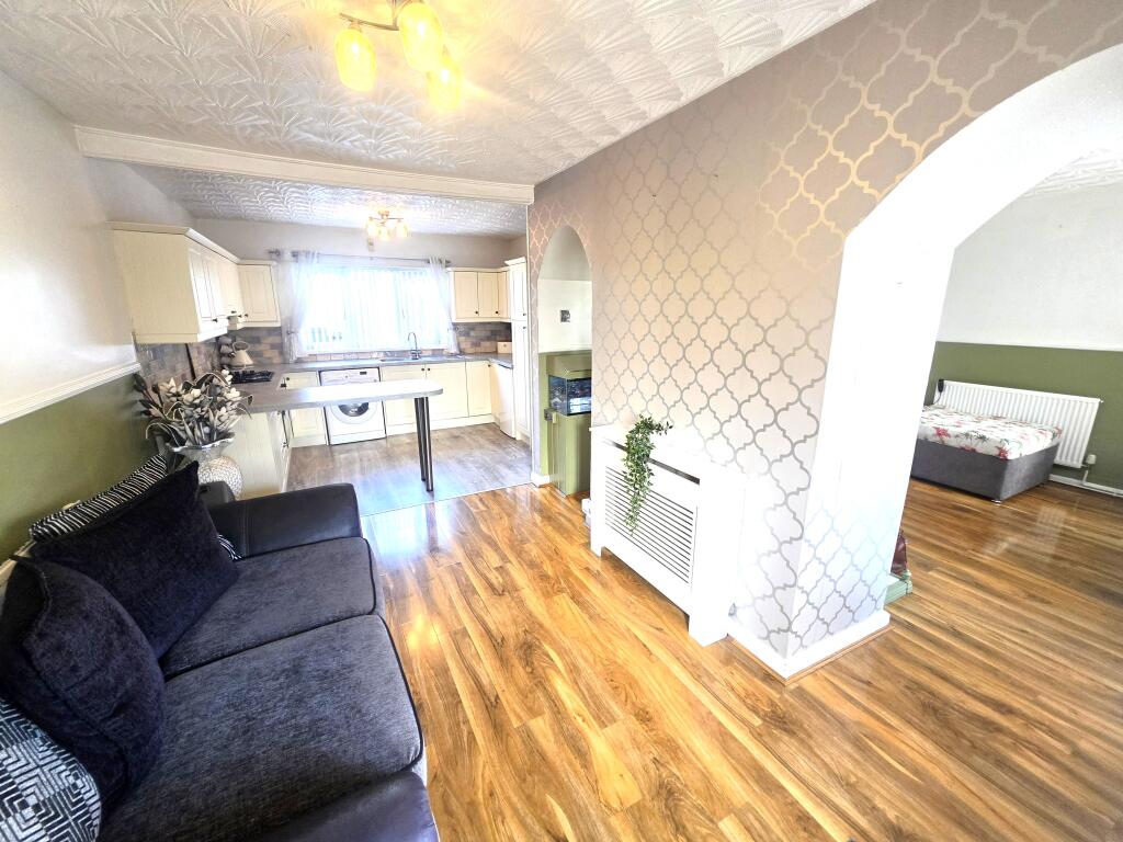 House in Newport - View 4
