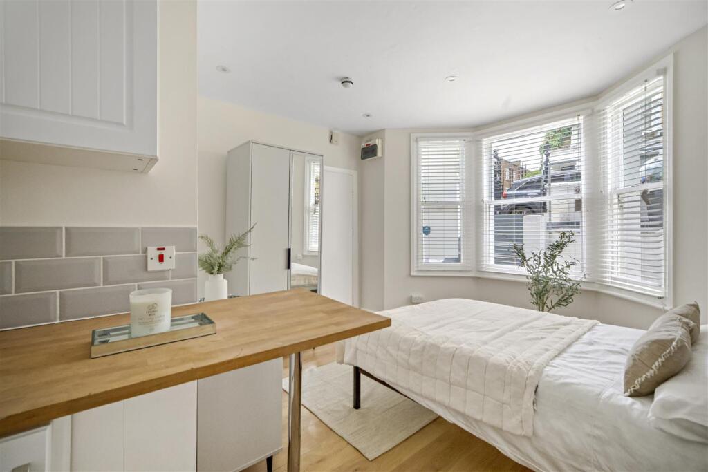 Studio flat for rent