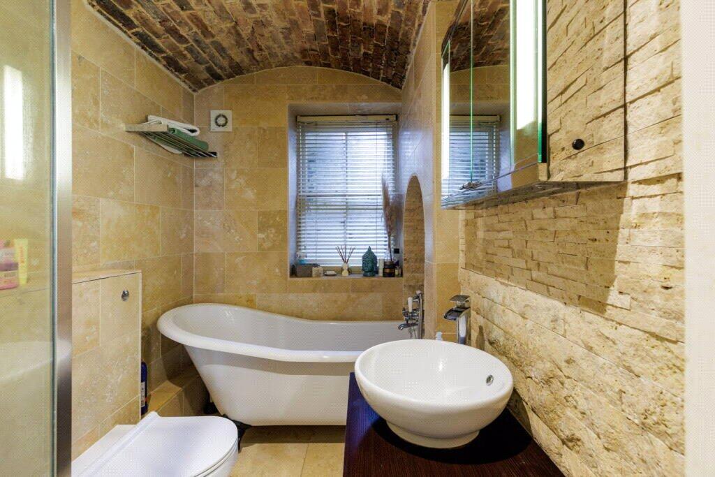 Apartment in Guildford - More