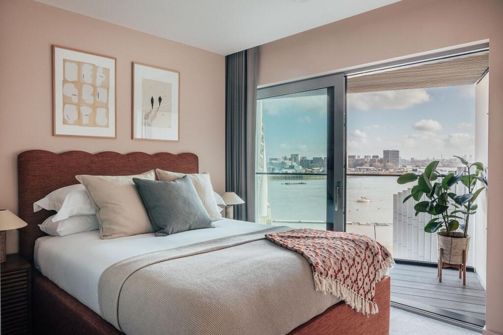 Main image of property: Peninsula Riverfront, 4 Cutter Lane, Greenwich Peninsula, SE10