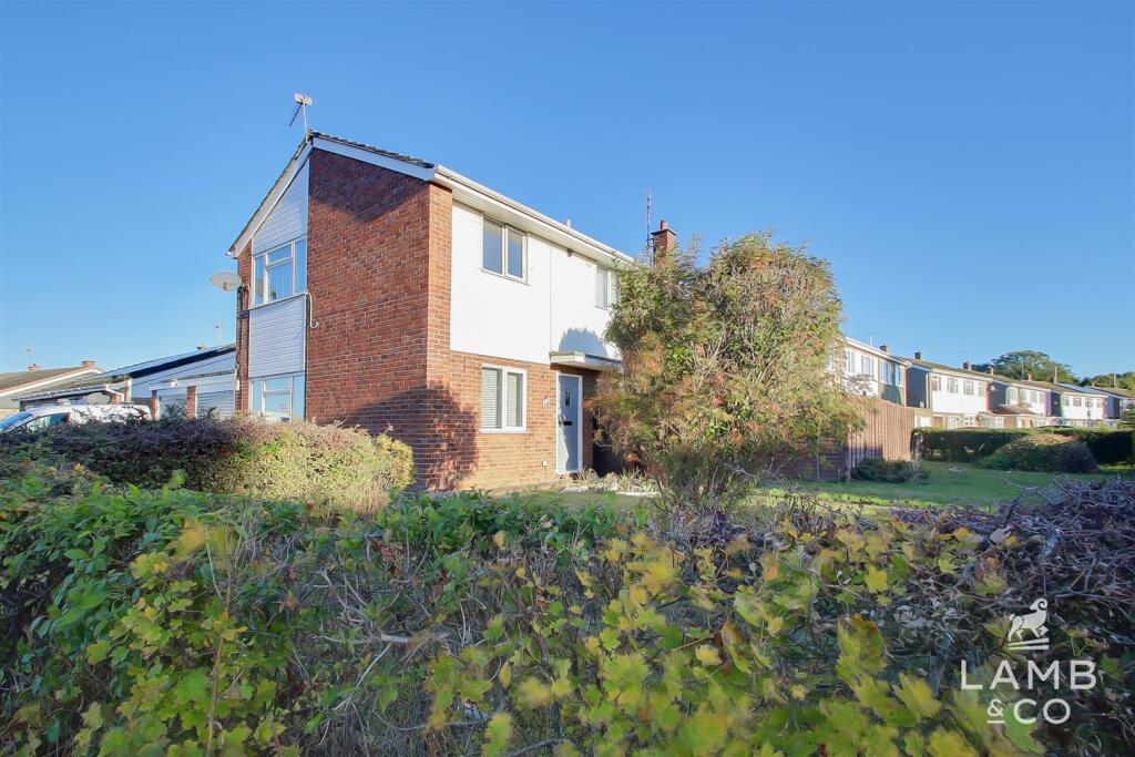 4-bed detached on Flatford Drive, Clacton-on-Sea, £325,000