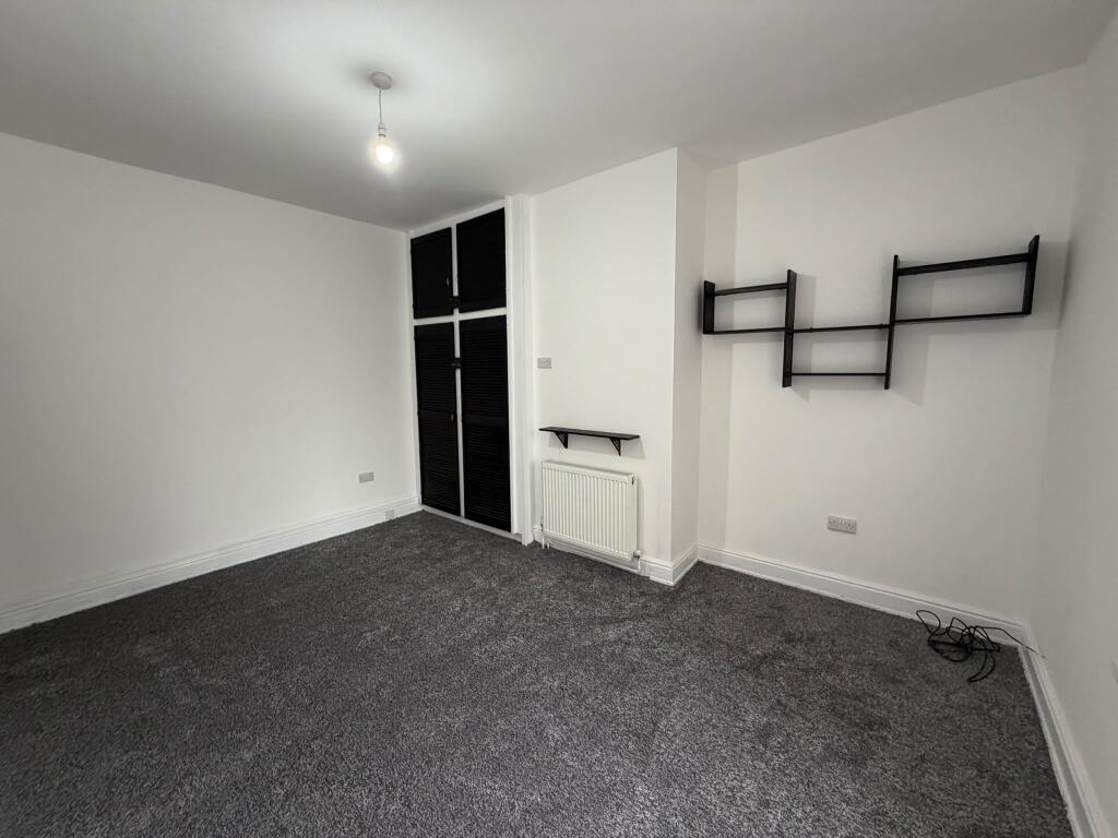 House in Huddersfield - View 5
