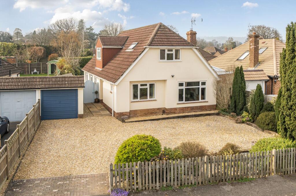 4 Bedroom Detached House For Sale In Geddes Way Petersfield GU31