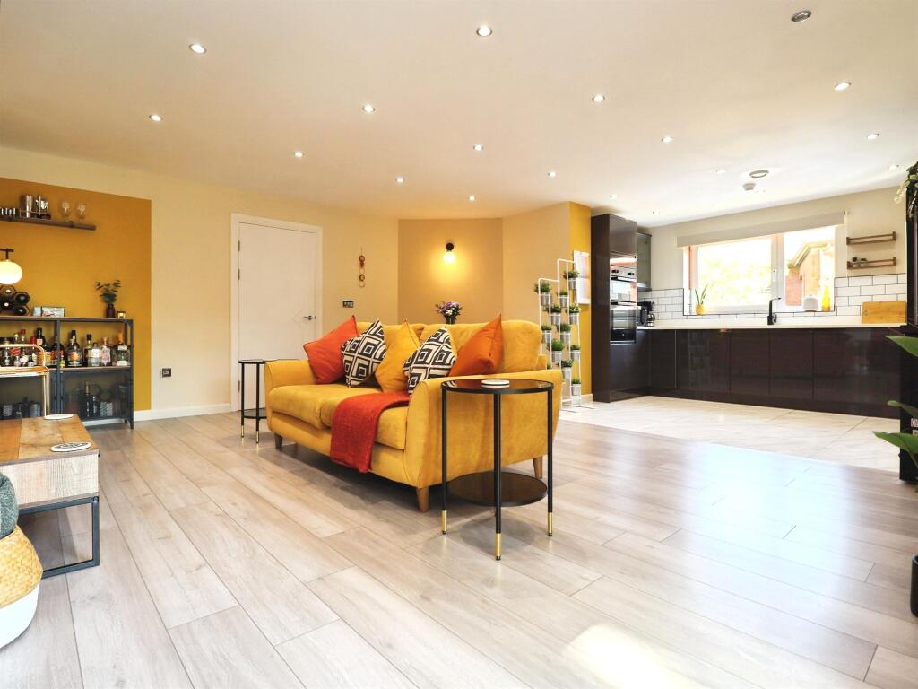 Apartment in Cardiff - View 2