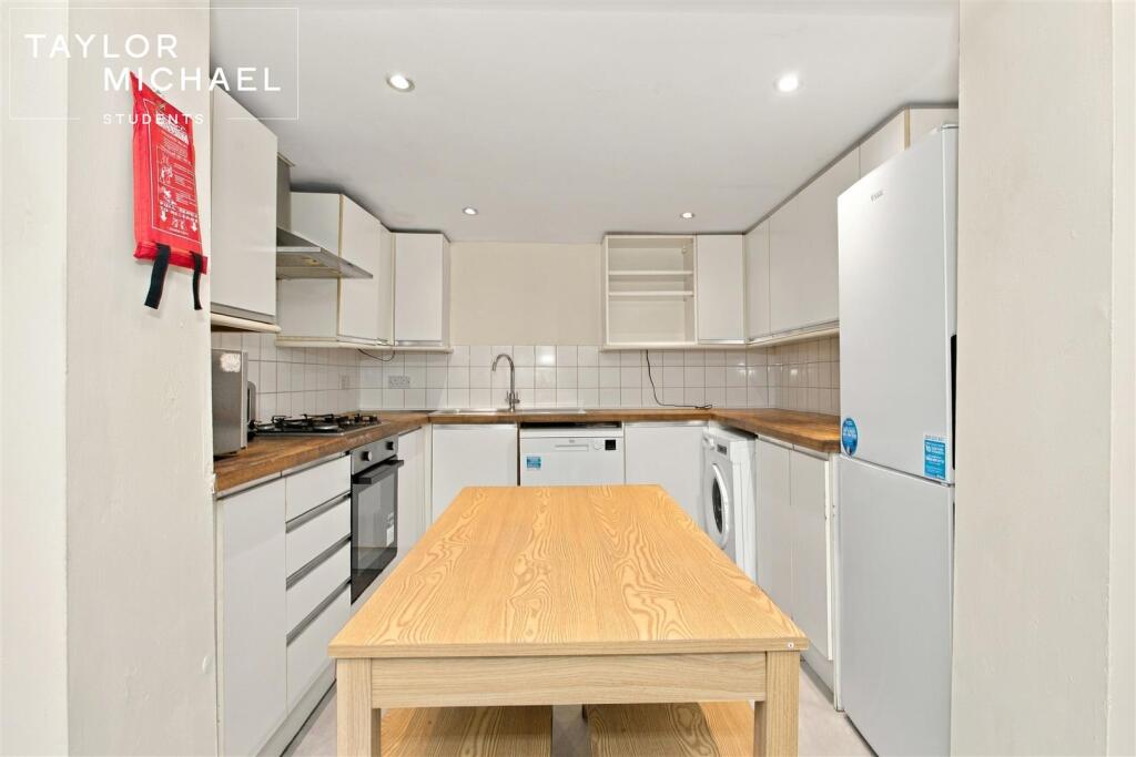 House in Brighton - View 3