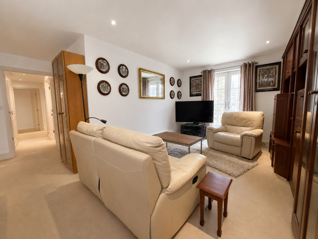 Apartment in Ilford - View 4