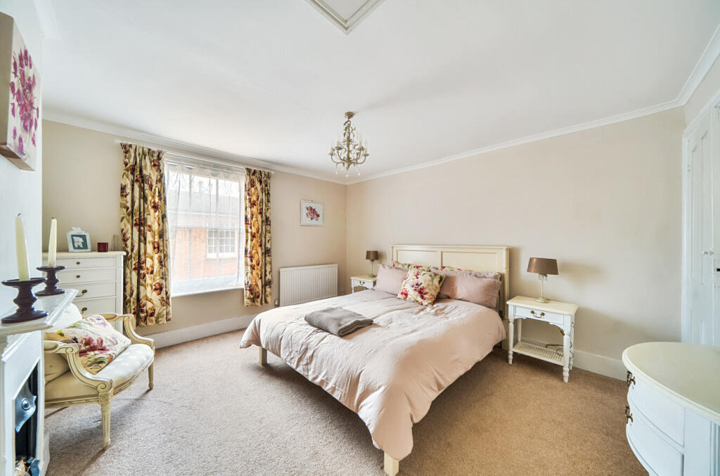 House in Southampton - More