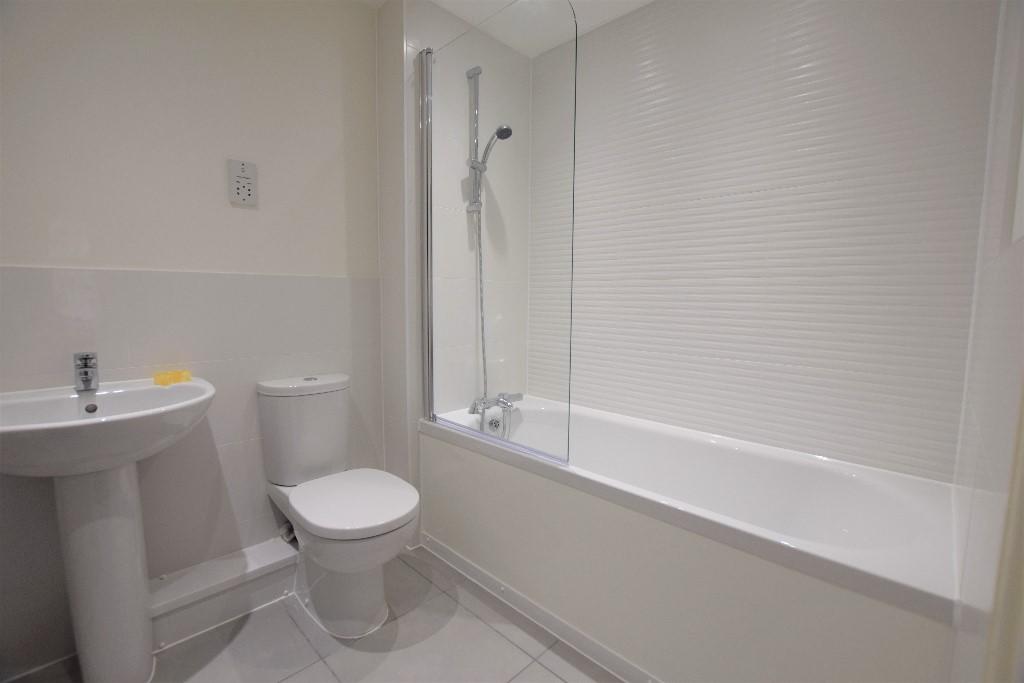 Apartment in St Albans, Roundwood, Harpenden - View 4